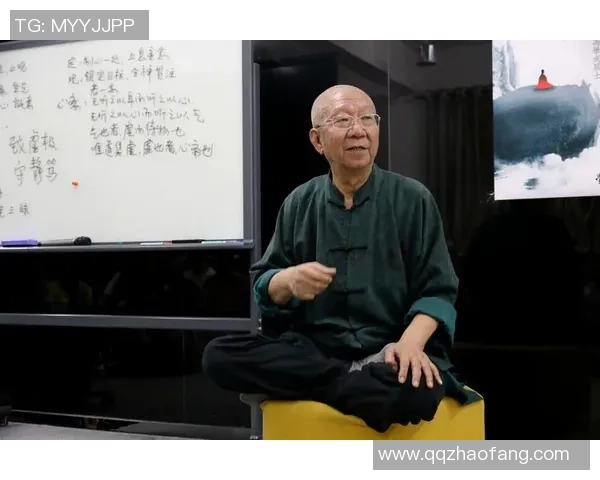 足球明星静心打坐高清照片展现内心平静与专注之美